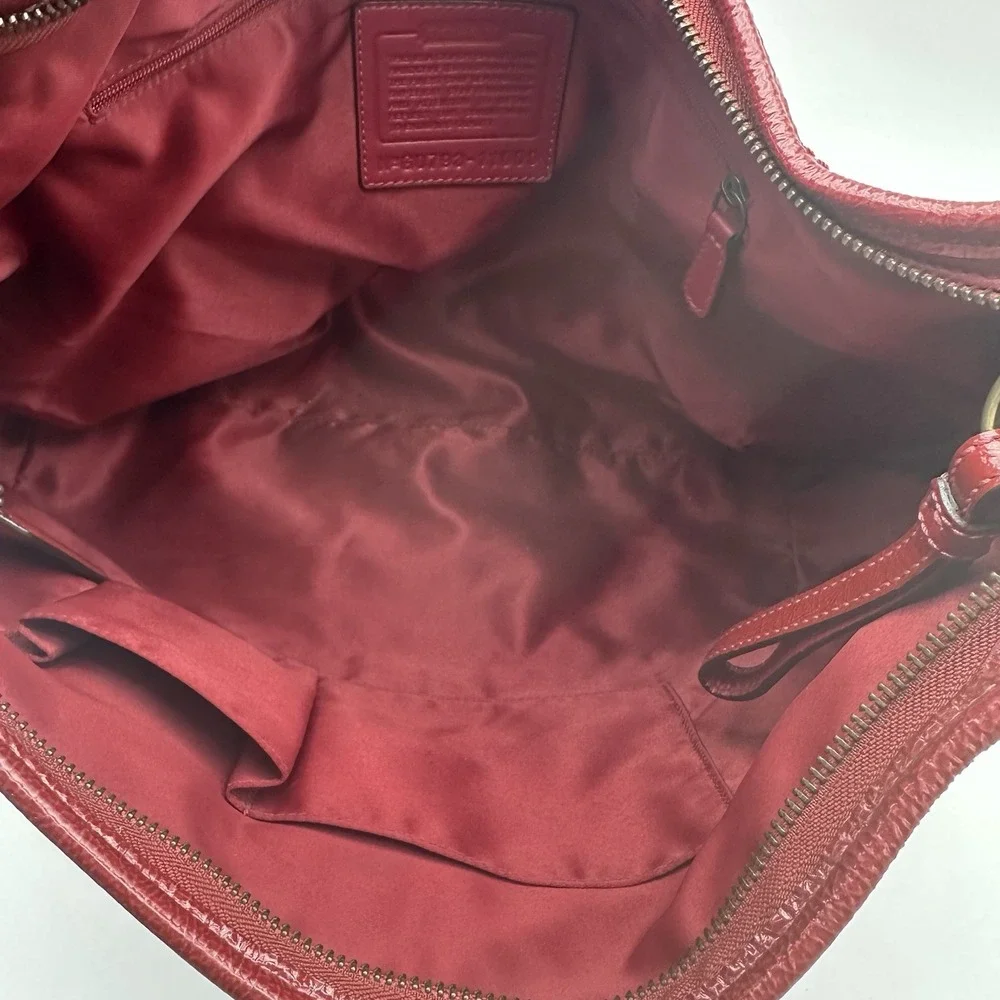 VTG Rare Coach Ergo Turnlock Crushed Patent Leather Shoulder Red Hobo Bag 11009